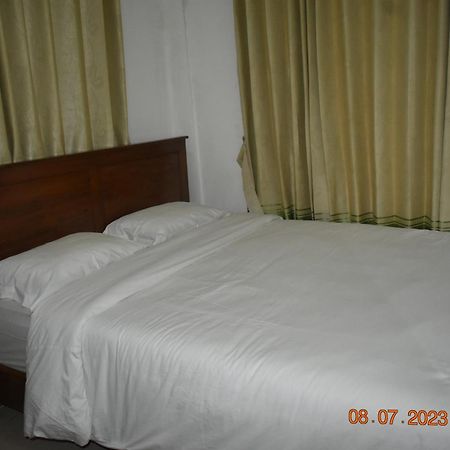 Four-G Home Stay & Komodo Tour Labuan Bajo Extérieur photo