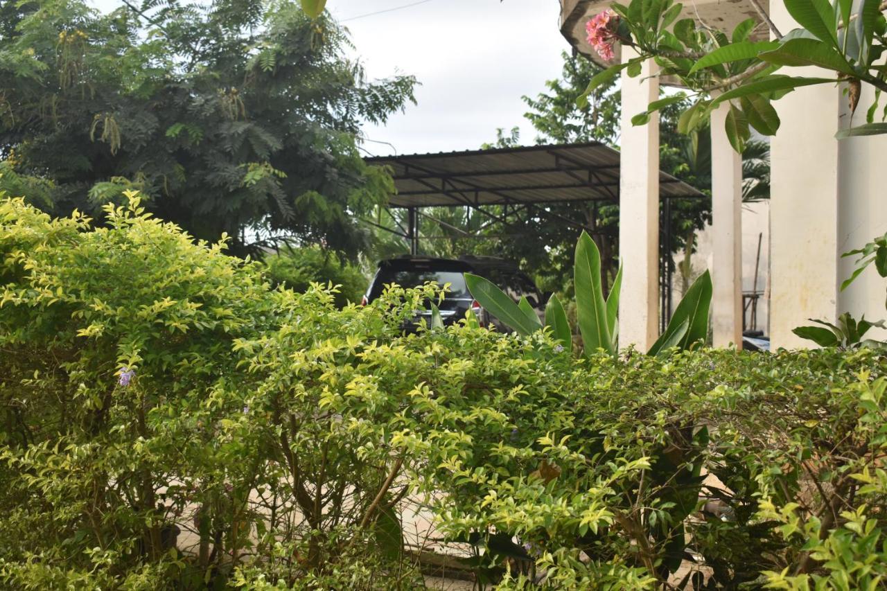 Four-G Home Stay & Komodo Tour Labuan Bajo Extérieur photo