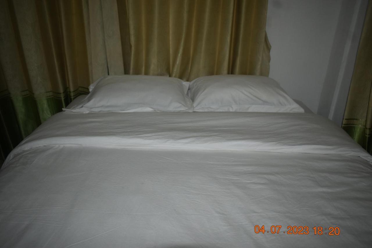 Four-G Home Stay & Komodo Tour Labuan Bajo Extérieur photo