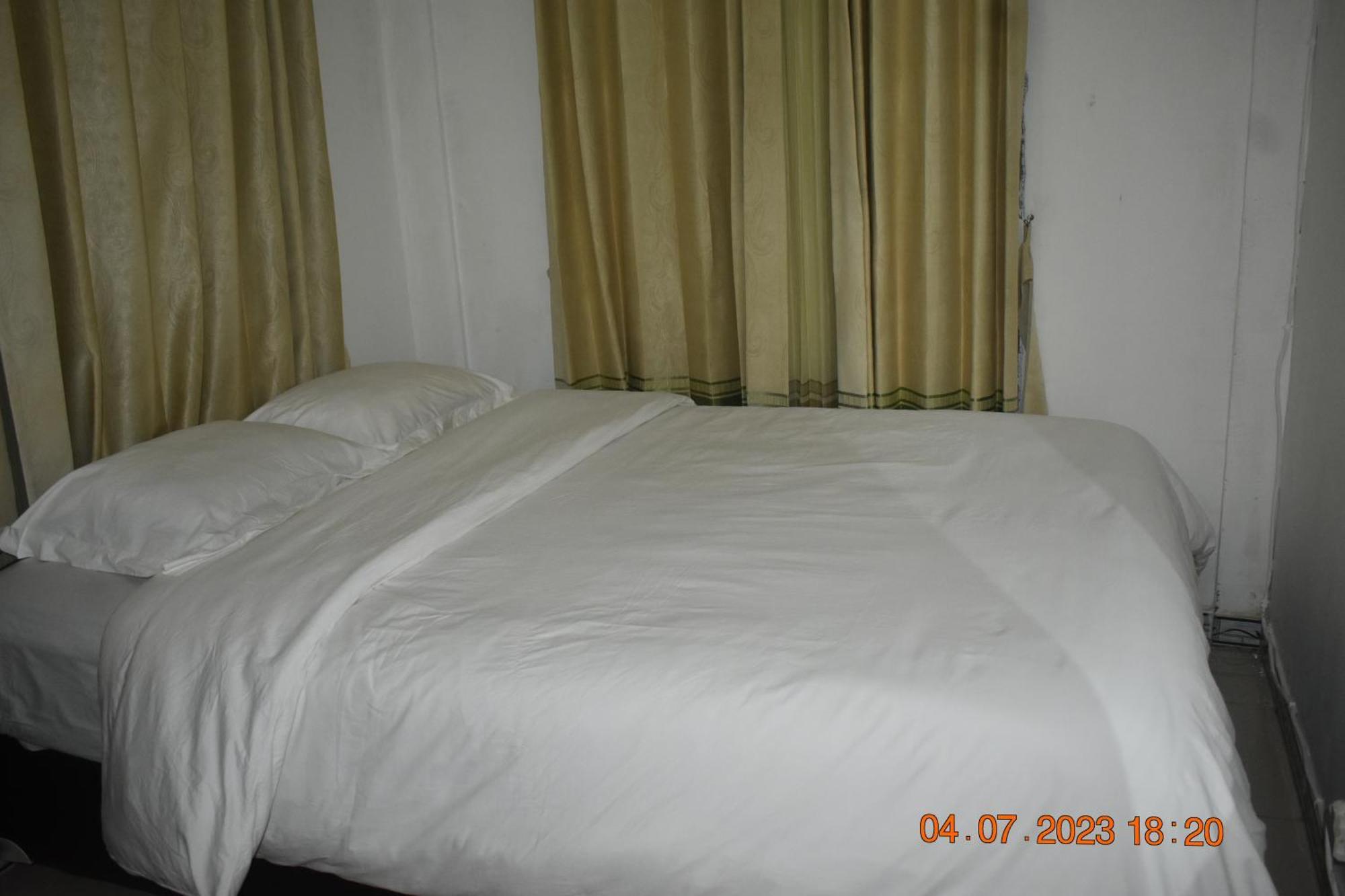 Four-G Home Stay & Komodo Tour Labuan Bajo Extérieur photo
