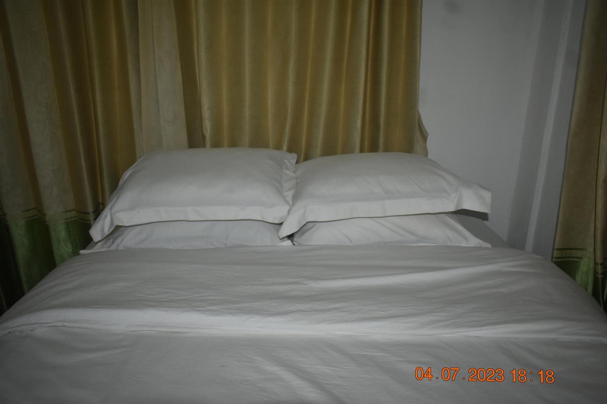 Four-G Home Stay & Komodo Tour Labuan Bajo Extérieur photo