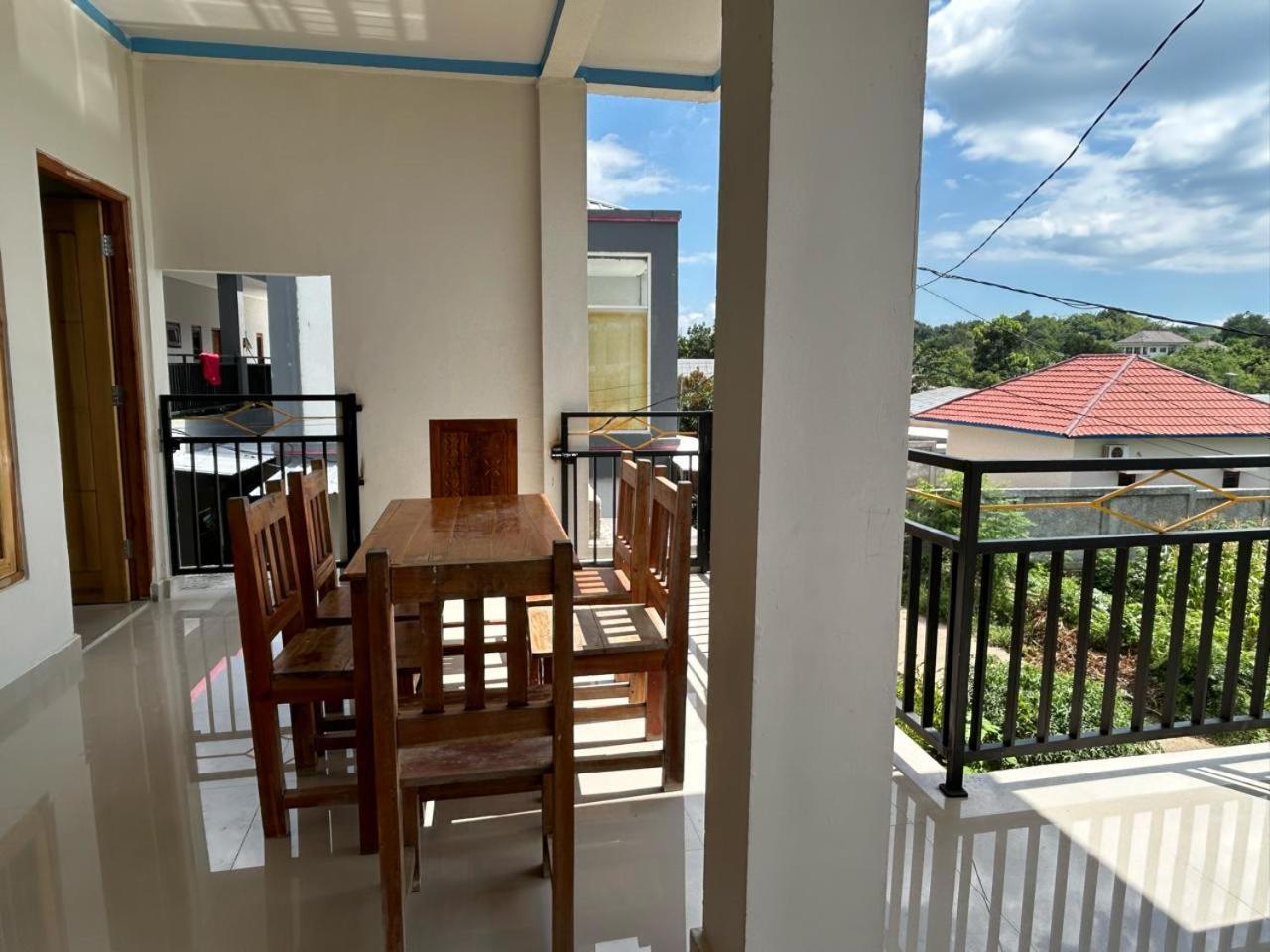 Four-G Home Stay & Komodo Tour Labuan Bajo Extérieur photo