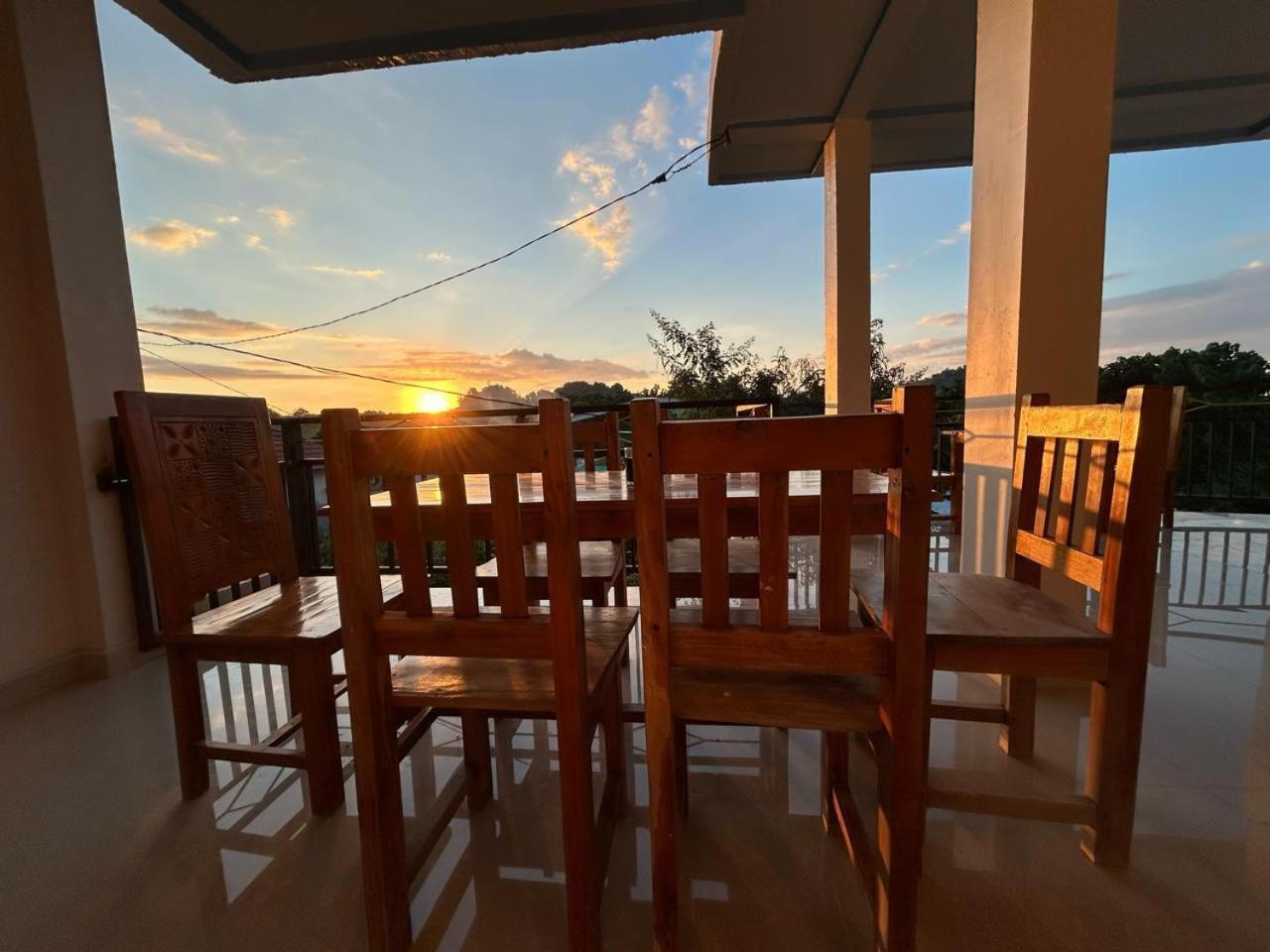 Four-G Home Stay & Komodo Tour Labuan Bajo Extérieur photo