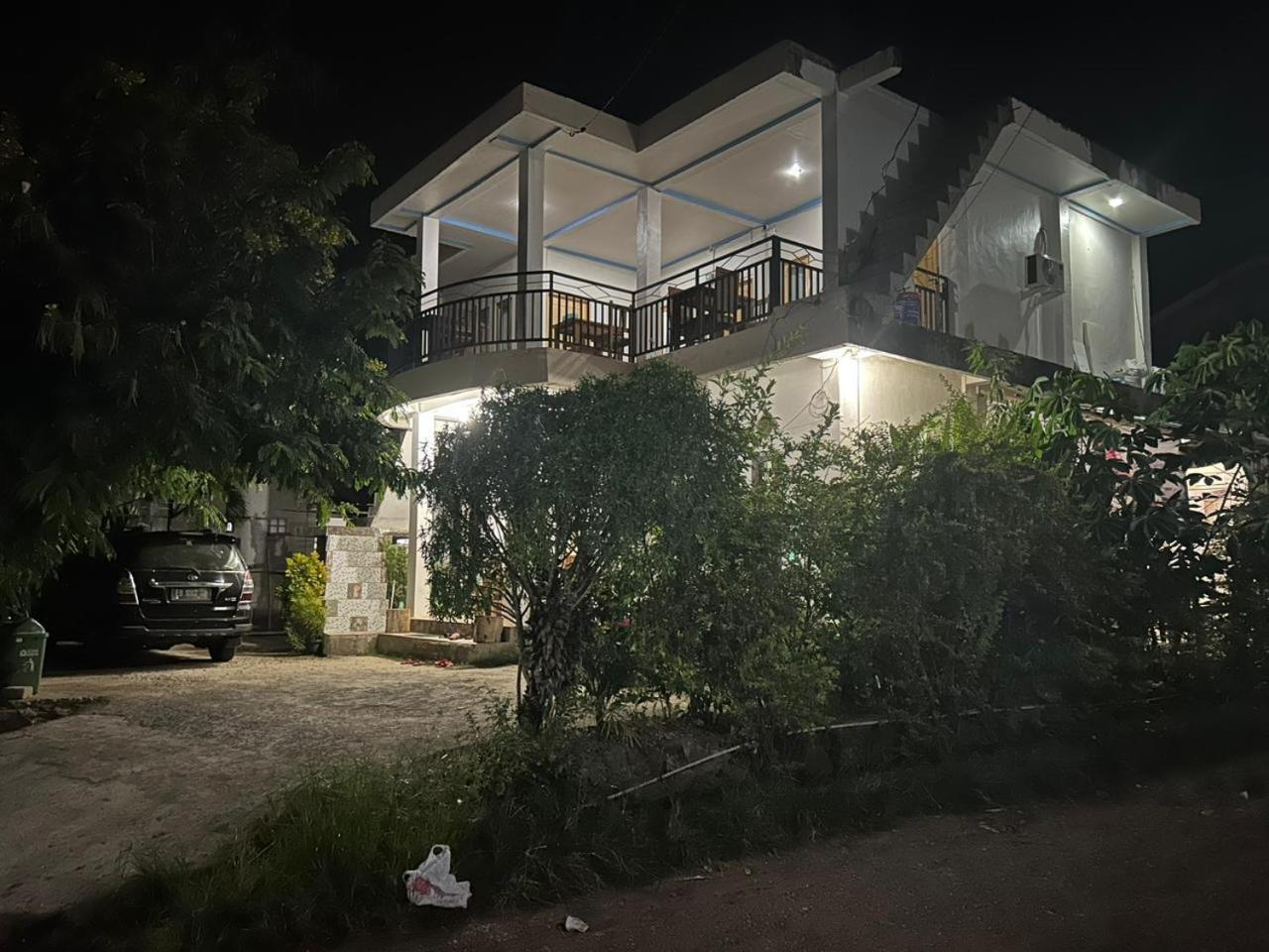 Four-G Home Stay & Komodo Tour Labuan Bajo Extérieur photo