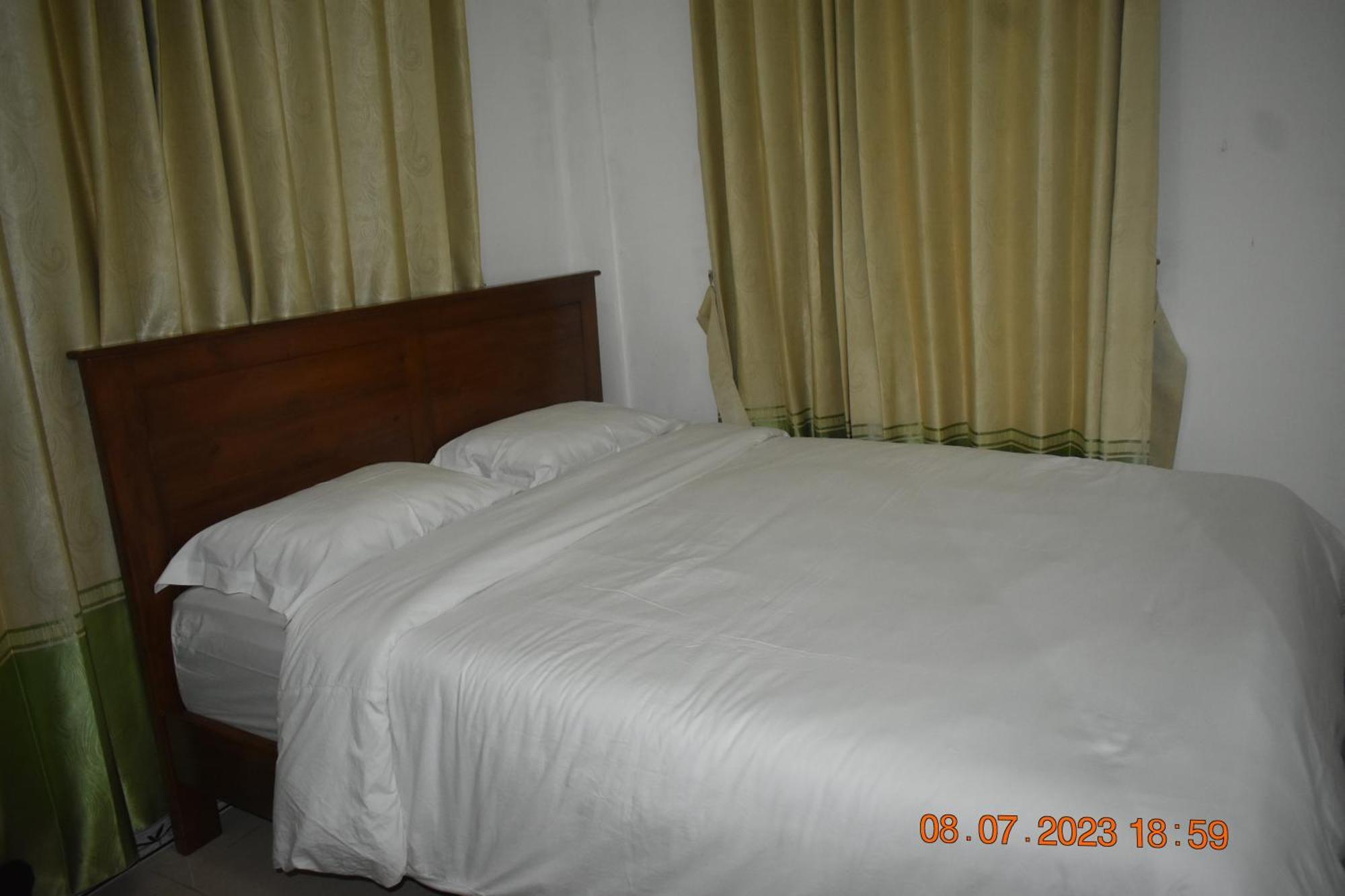 Four-G Home Stay & Komodo Tour Labuan Bajo Extérieur photo